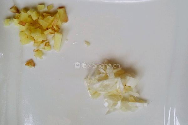 蒜苗炒腊肉的做法图解3