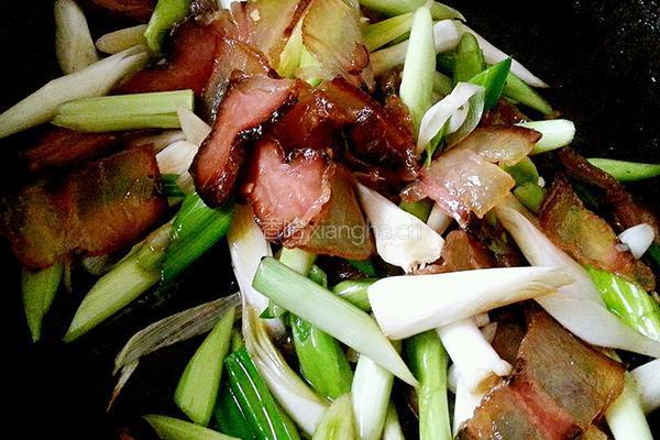 蒜苗炒腊肉的做法图解6