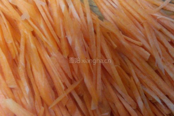 凉拌胡萝卜的做法图解1
