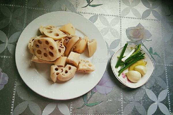 莲藕筒骨汤的做法图解2