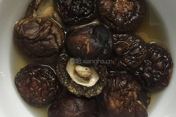 粉丝香菇肉卷的做法图解1