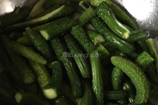 腌小黄瓜的做法图解2