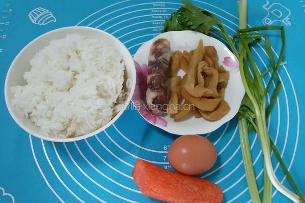 萝卜干香肠炒饭的做法图解1