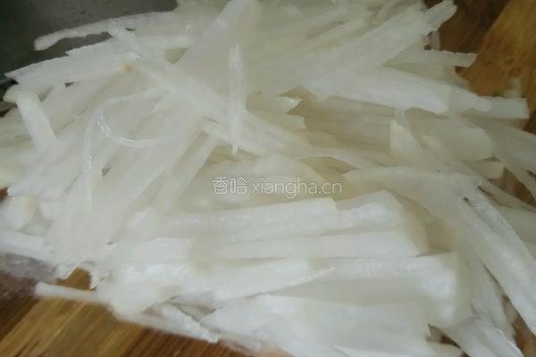 白萝卜鲫鱼汤的做法图解5