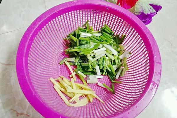 番茄鲫鱼汤的做法图解2