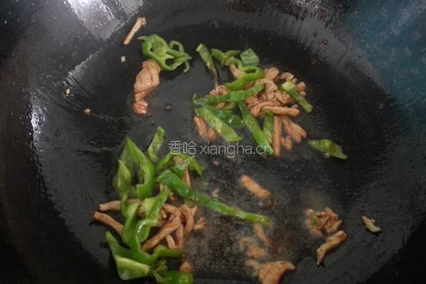 木耳炒肉的做法图解2
