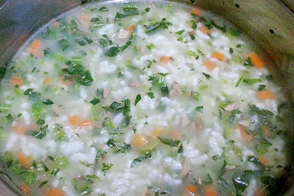 胡萝卜菠菜鸡肝粥的做法图解8