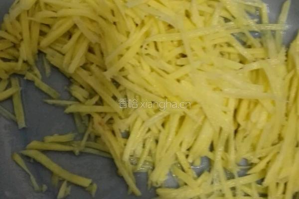 韭菜炒土豆丝千叶豆腐小肠的做法图解1