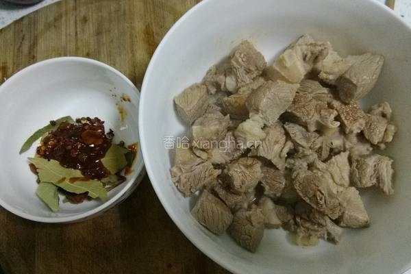 牛肉烧萝卜的做法图解1
