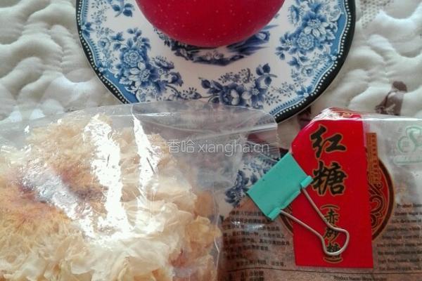 红糖苹果银耳汤的做法图解1