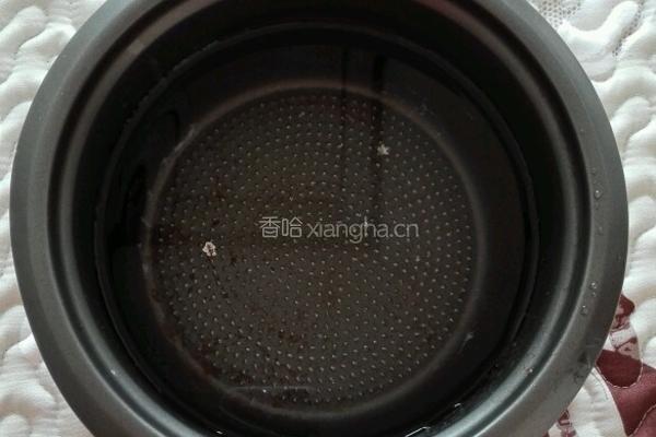 红糖苹果银耳汤的做法图解3