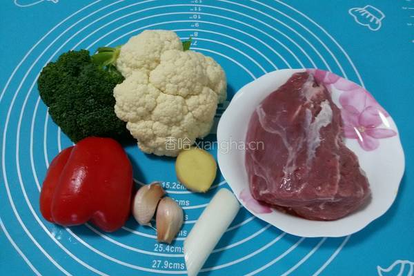 双花炒牛肉的做法图解1