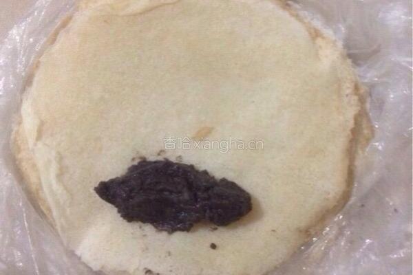 豆沙春卷的做法图解2