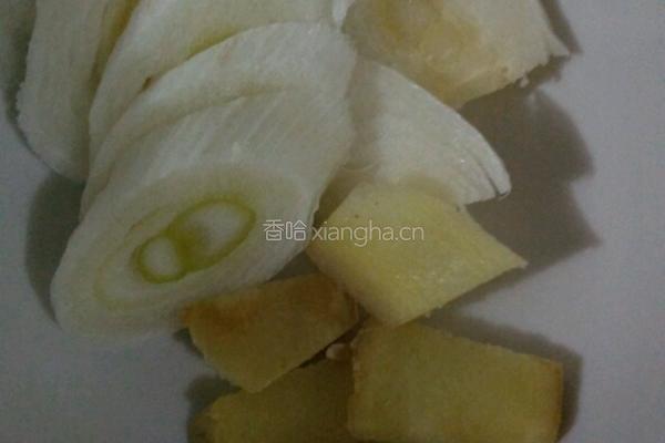 番茄沙司炒菜花的做法图解2