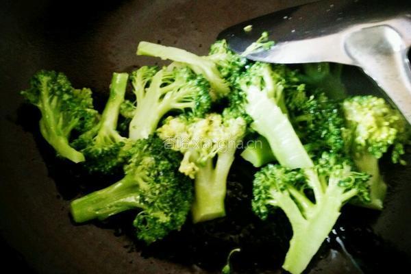 番茄鸡蛋西兰花的做法图解4