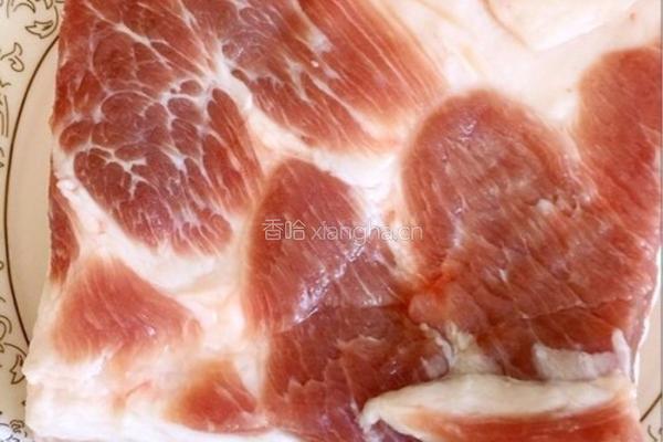 黄花菜扣肉的做法图解1