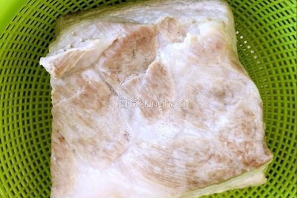 黄花菜扣肉的做法图解4