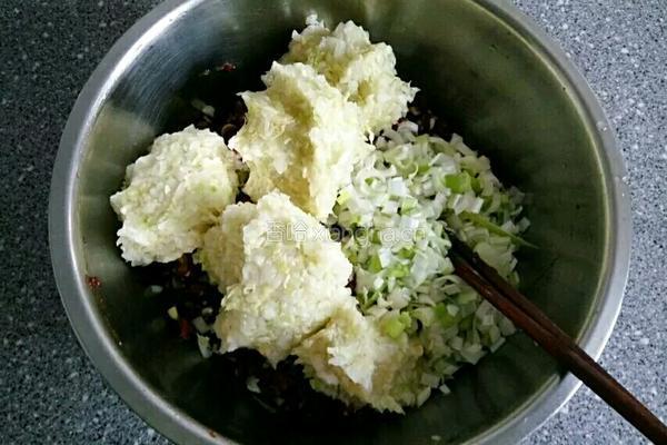 白菜饺子的做法图解5