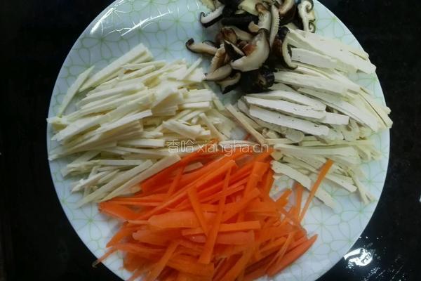 冬笋香菇胡萝卜香干丝小炒的做法图解1