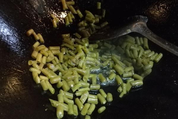 酸豆角炒鸭胗的做法图解5