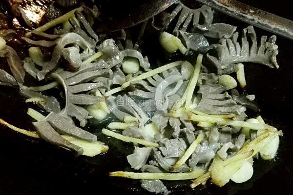 酸豆角炒鸭胗的做法图解7