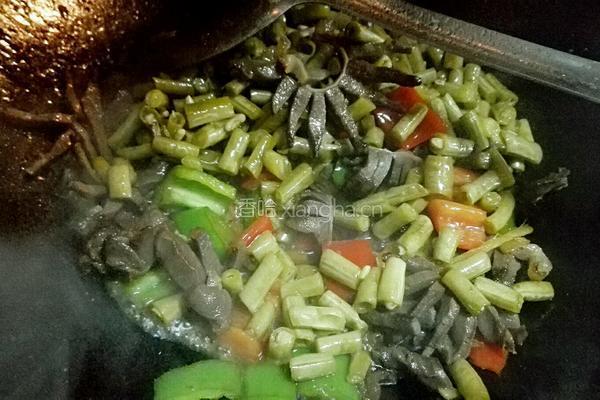 酸豆角炒鸭胗的做法图解9