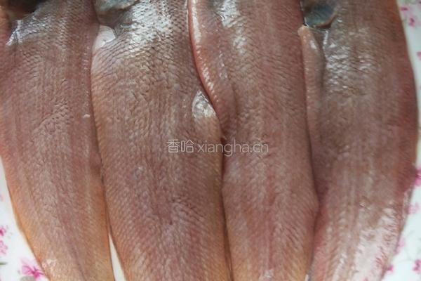 清蒸扁鱼的做法图解1