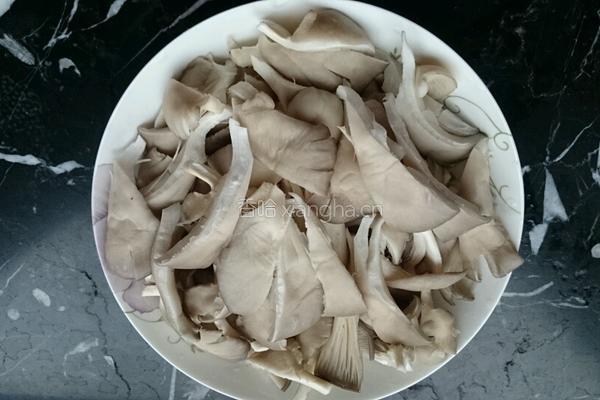 蘑菇青菜的做法图解3