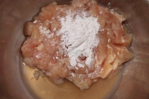 香辣豆豉鸡丁的做法图解1