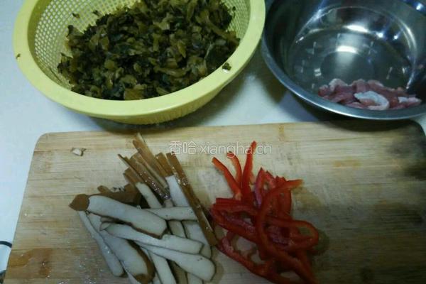 雪菜香干炒肉丝的做法图解1