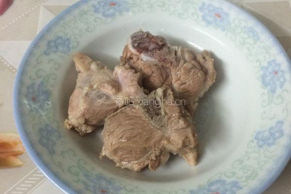 萝卜骨头汤的做法图解2
