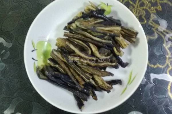 茄子干土豆条炒牛肉的做法图解2