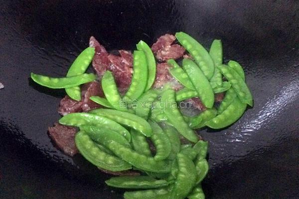 荷兰豆炒腊肠的做法图解5