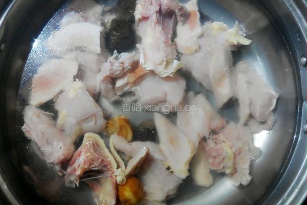土茯苓生地煲鸡汤的做法图解4