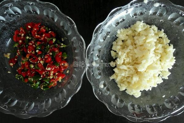 豆豉蒜蓉辣椒酱的做法图解1