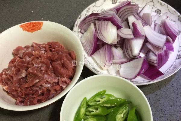 洋葱炒牛肉的做法图解1