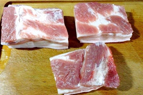 蒜泥白肉的做法图解1