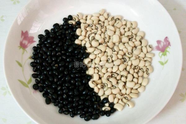黑豆眉豆鸡脚汤的做法图解4