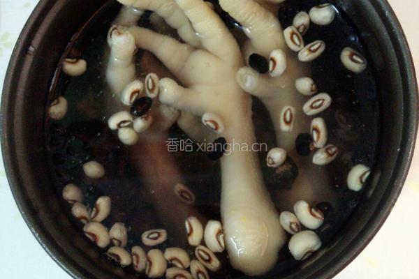黑豆眉豆鸡脚汤的做法图解9