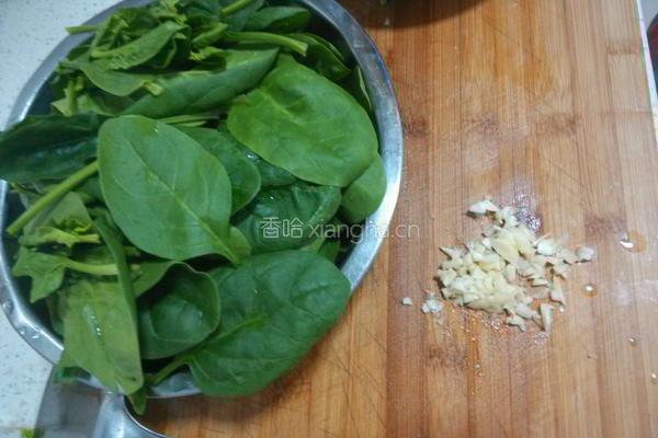 拌菠菜的做法图解1