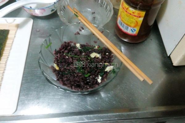 番茄鱼子紫米寿司的做法图解4