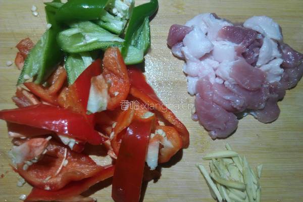 平菇炒肉的做法图解2