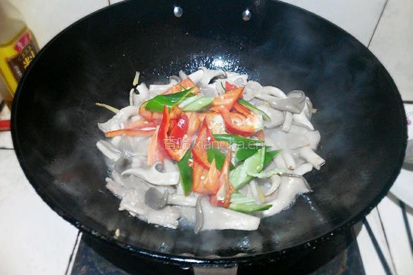 平菇炒肉的做法图解8