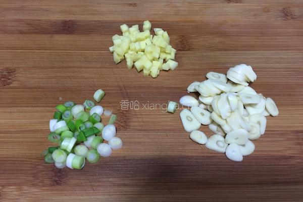 三色牛肉粒的做法图解3
