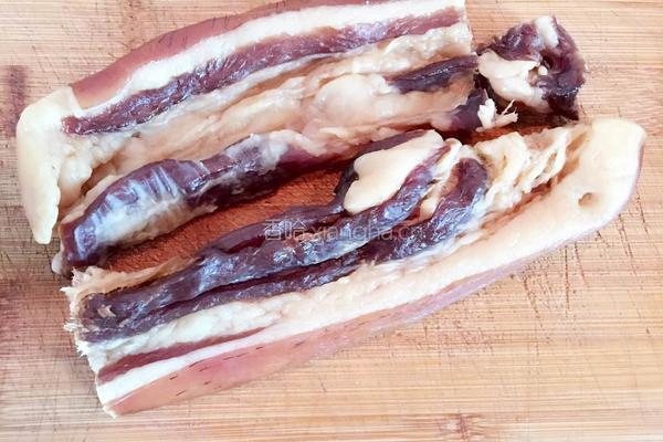 慈菇焖腊肉的做法图解1