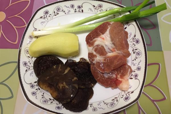 猪肉香菇酿豆腐的做法图解1