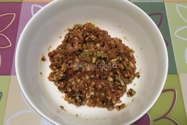 猪肉香菇酿豆腐的做法图解2