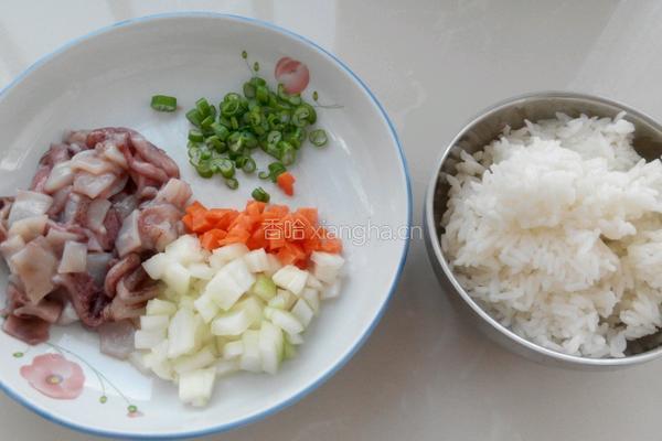 鱿鱼炒饭的做法图解1