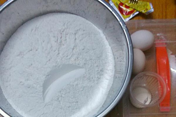 红豆面包卷的做法图解1