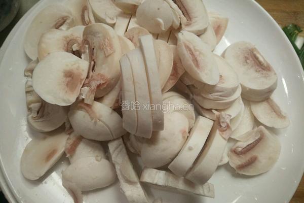 口蘑炒瘦肉的做法图解4